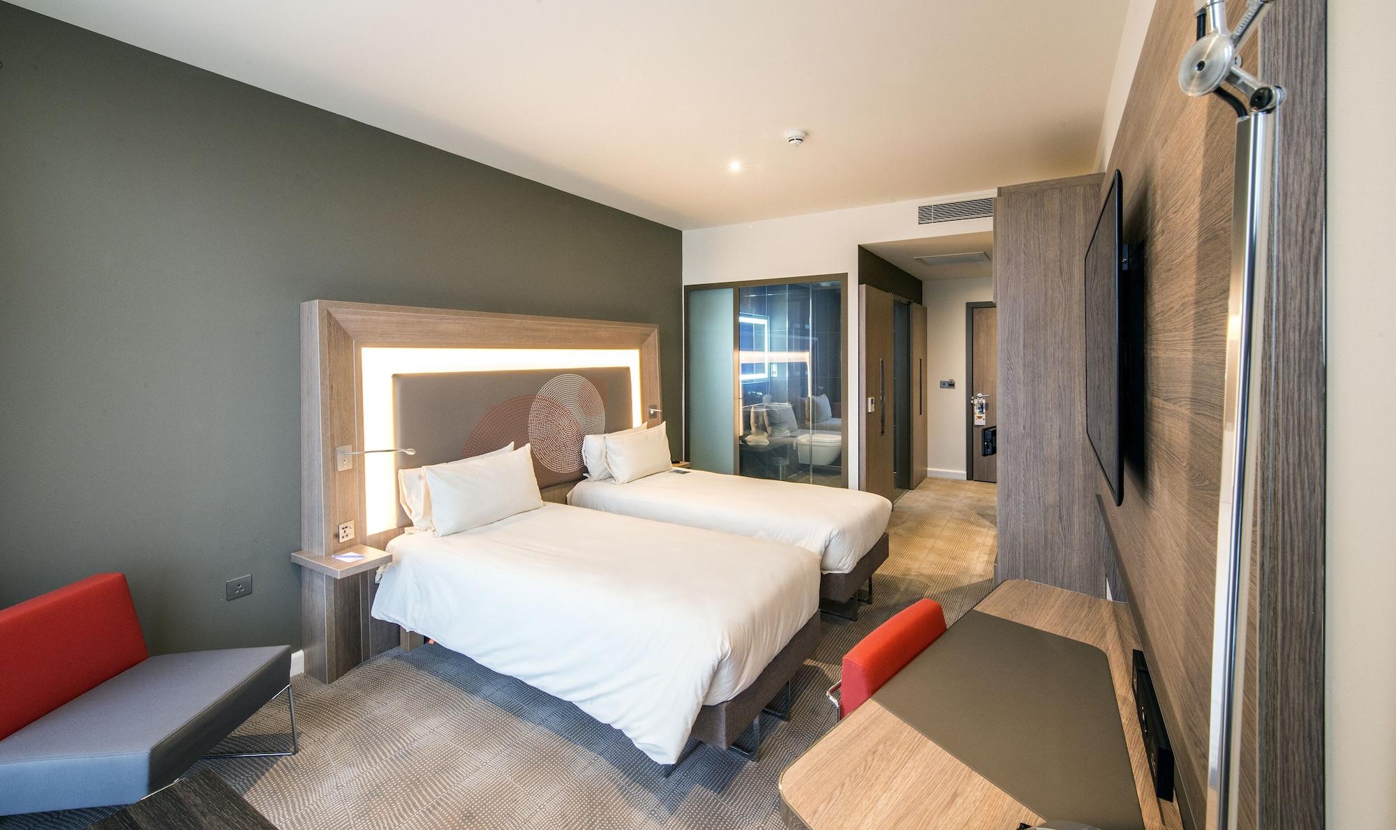 Hotel Novotel London Heathrow Airport T1 T2 And T3 4*
