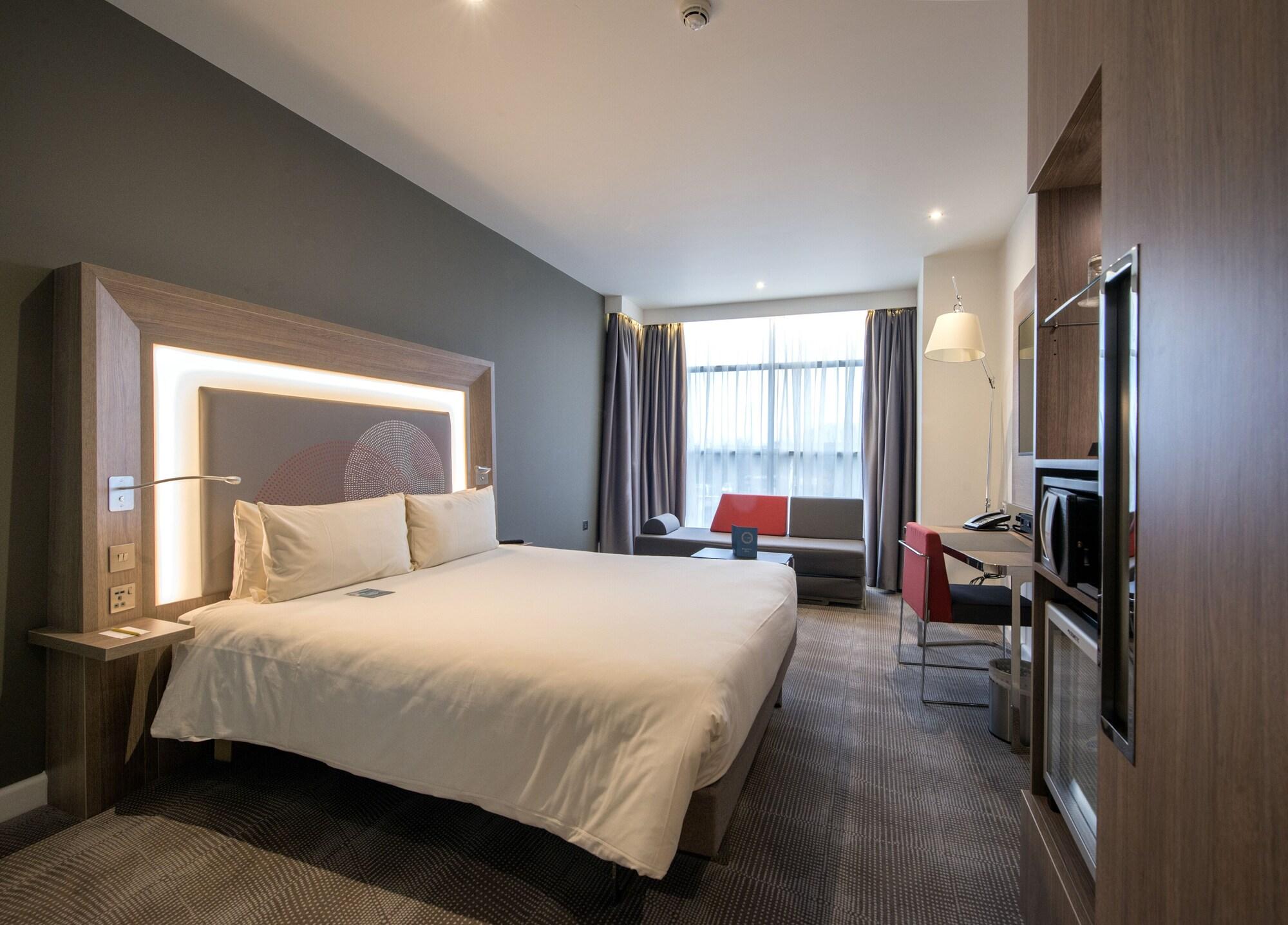 Novotel London Heathrow Airport T1 T2 And T3 Hotel 4*
