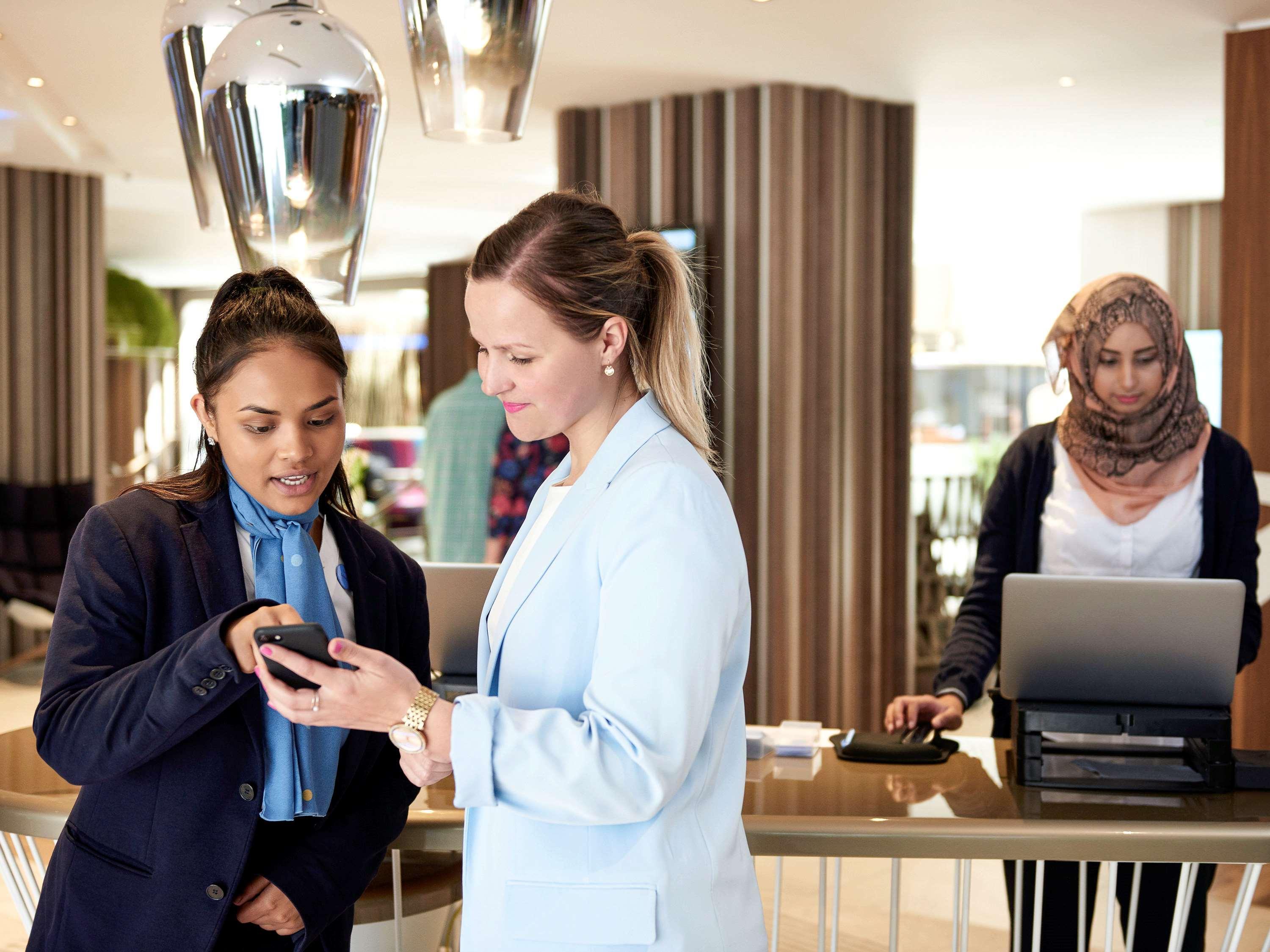 Hotel Novotel London Heathrow Airport T1 T2 And T3 4*